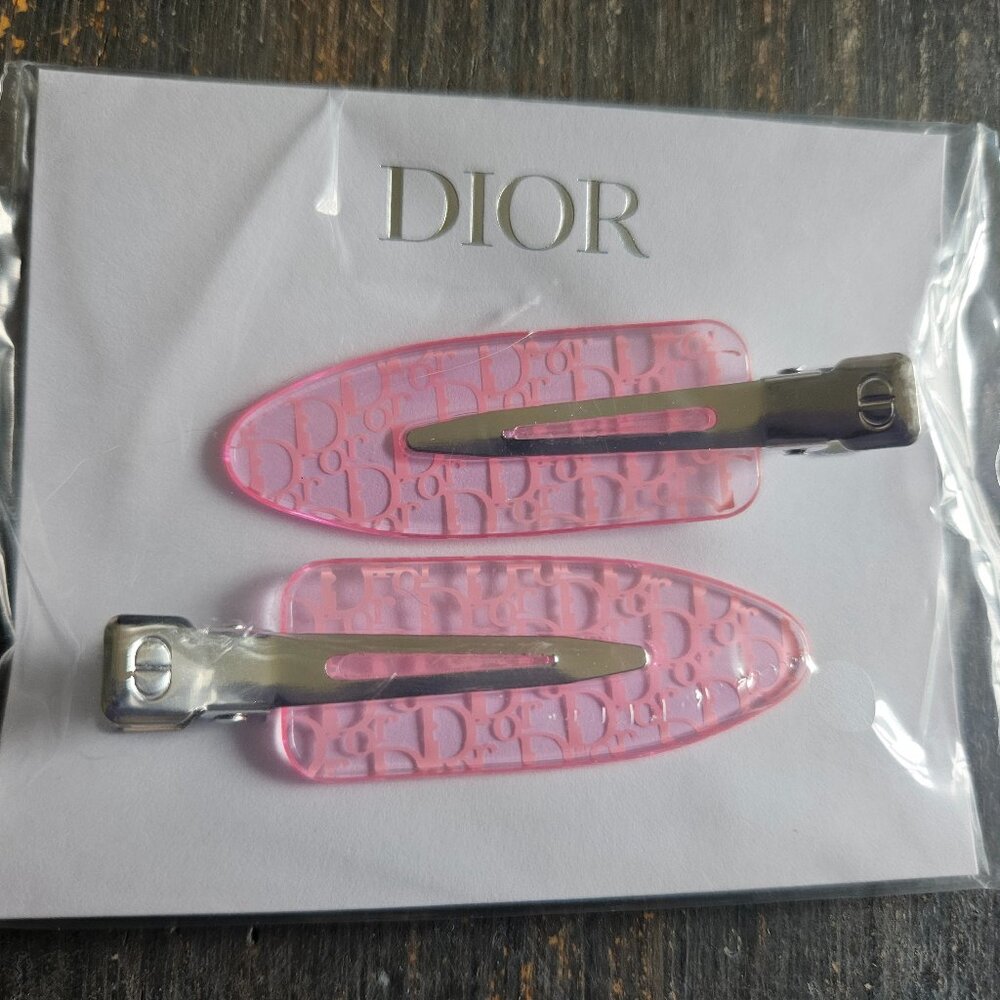 Dior hair clip pink